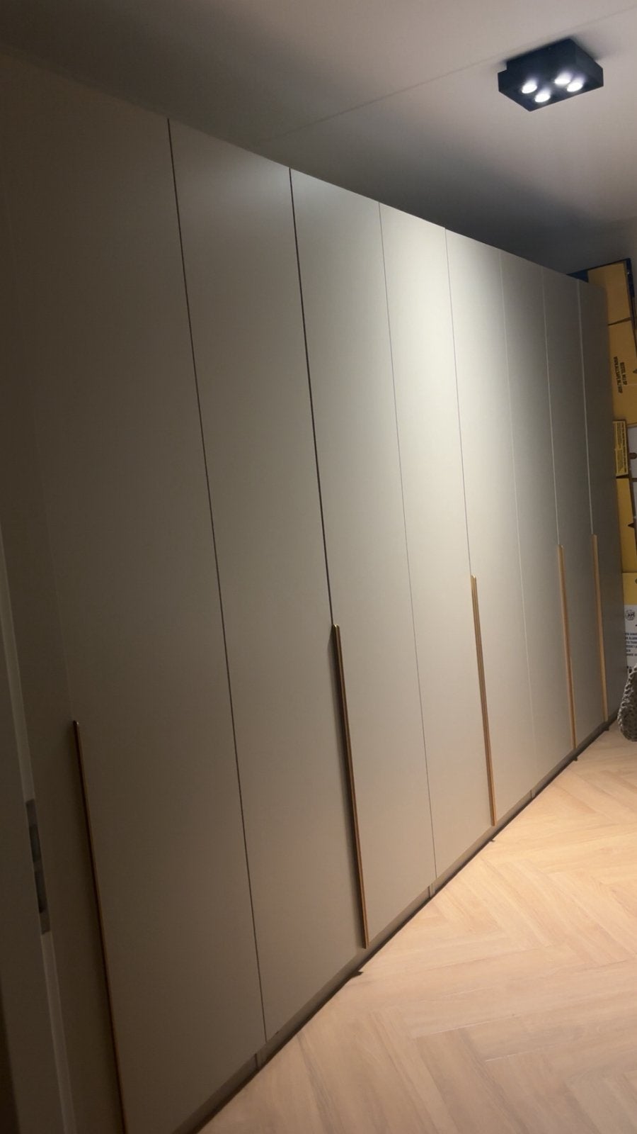 Prachtige beige Ikea-kast met gouden grepen., Huis en Inrichting, Kasten | Kledingkasten, Ophalen, Met deur(en), 200 cm of meer