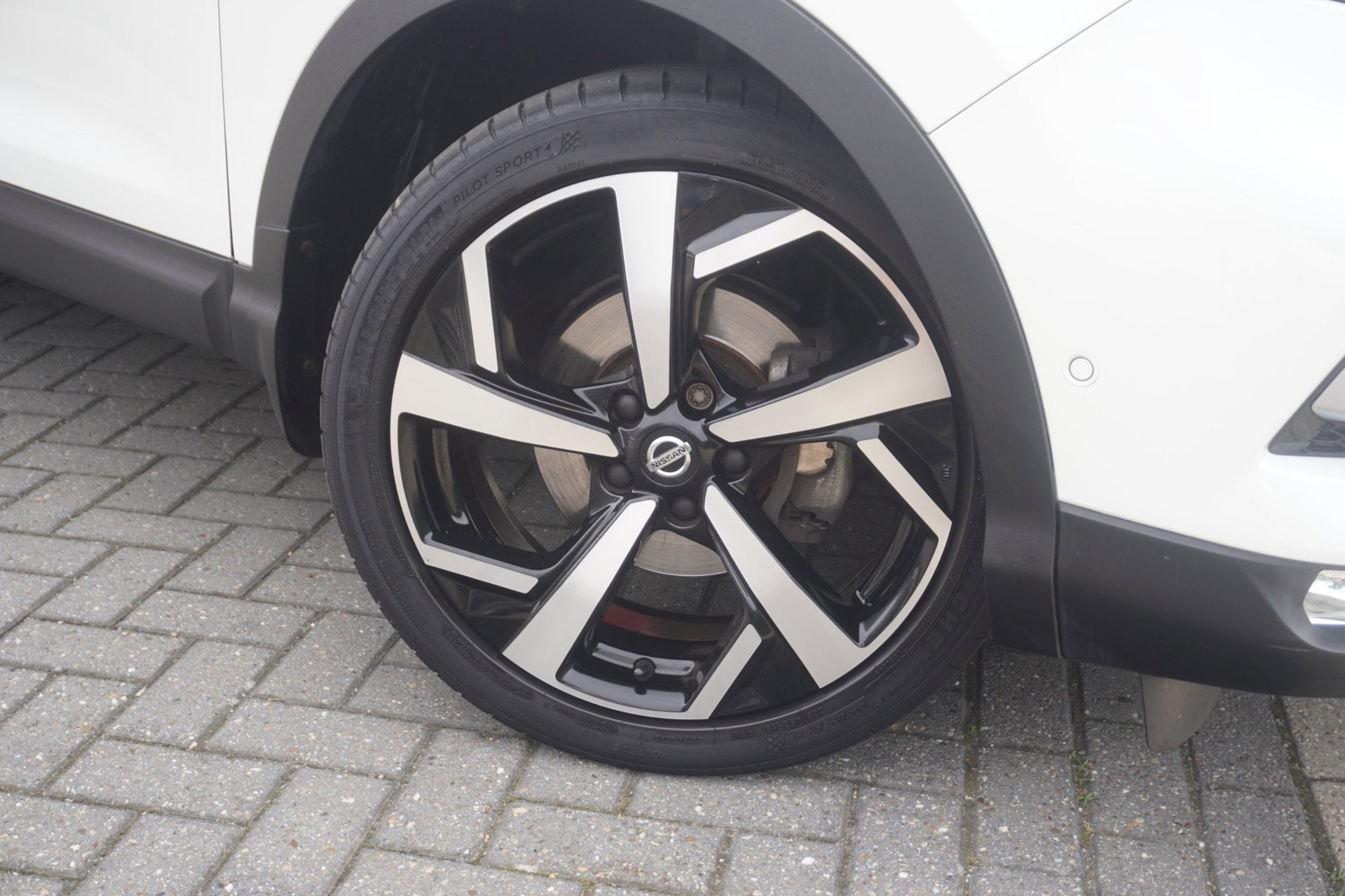 Nissan Qashqai 1.2 Tekna + / Pano / 360 Camera / Memory / Le, Gebruikt, 4 cilinders, 116 pk, Wit