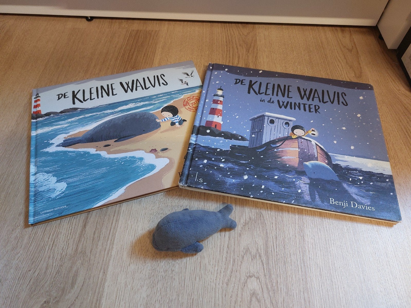 De kleine walvis vingerpopje met boeken, Ophalen of Verzenden