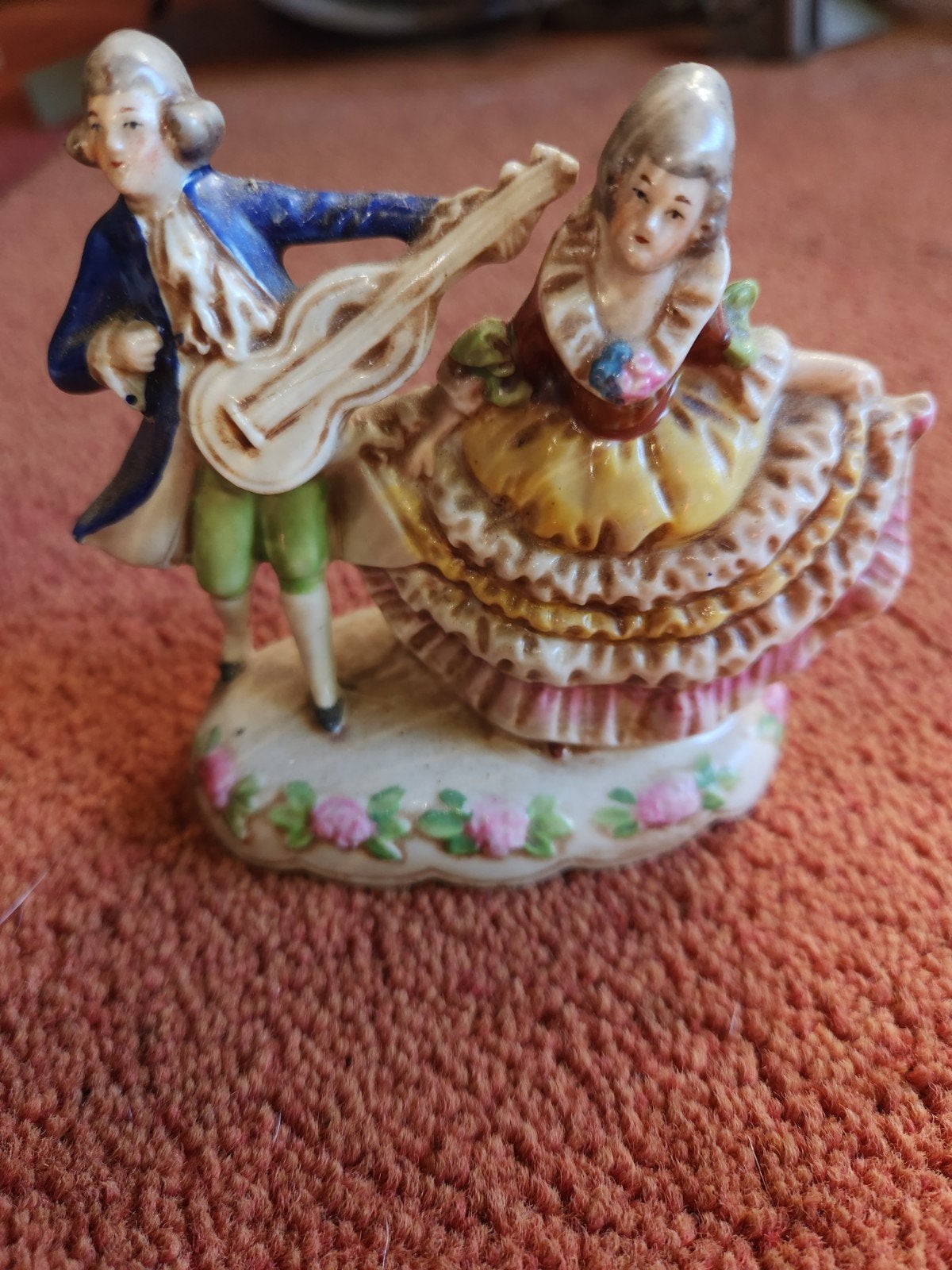 Vintage Porseleinen Beeldje: Muzikant en Danseres, Ophalen of Verzenden