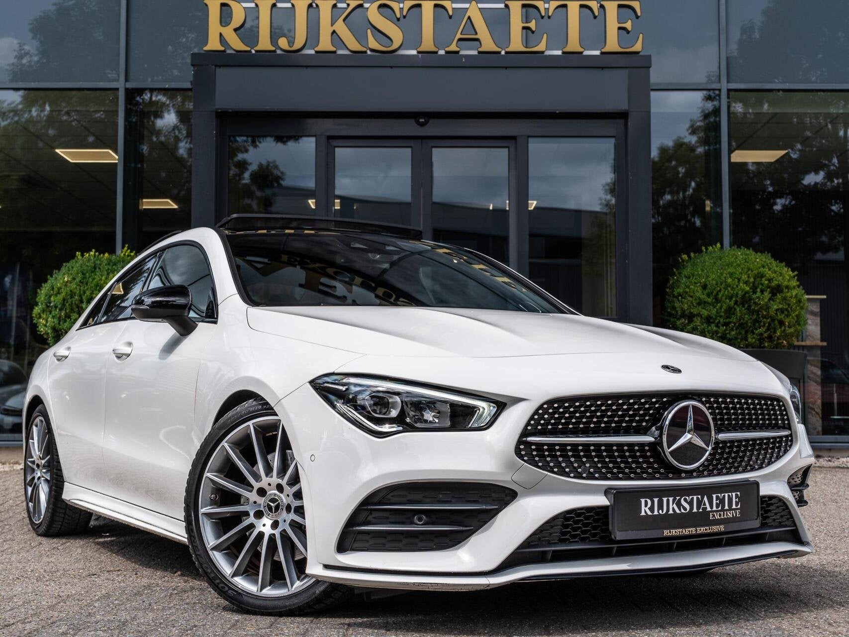 Mercedes CLA-klasse 200 AMG|PANO|CAMERA|SFEERV.|45S PAKKET, CLA, Gebruikt, 4 cilinders, Bedrijf