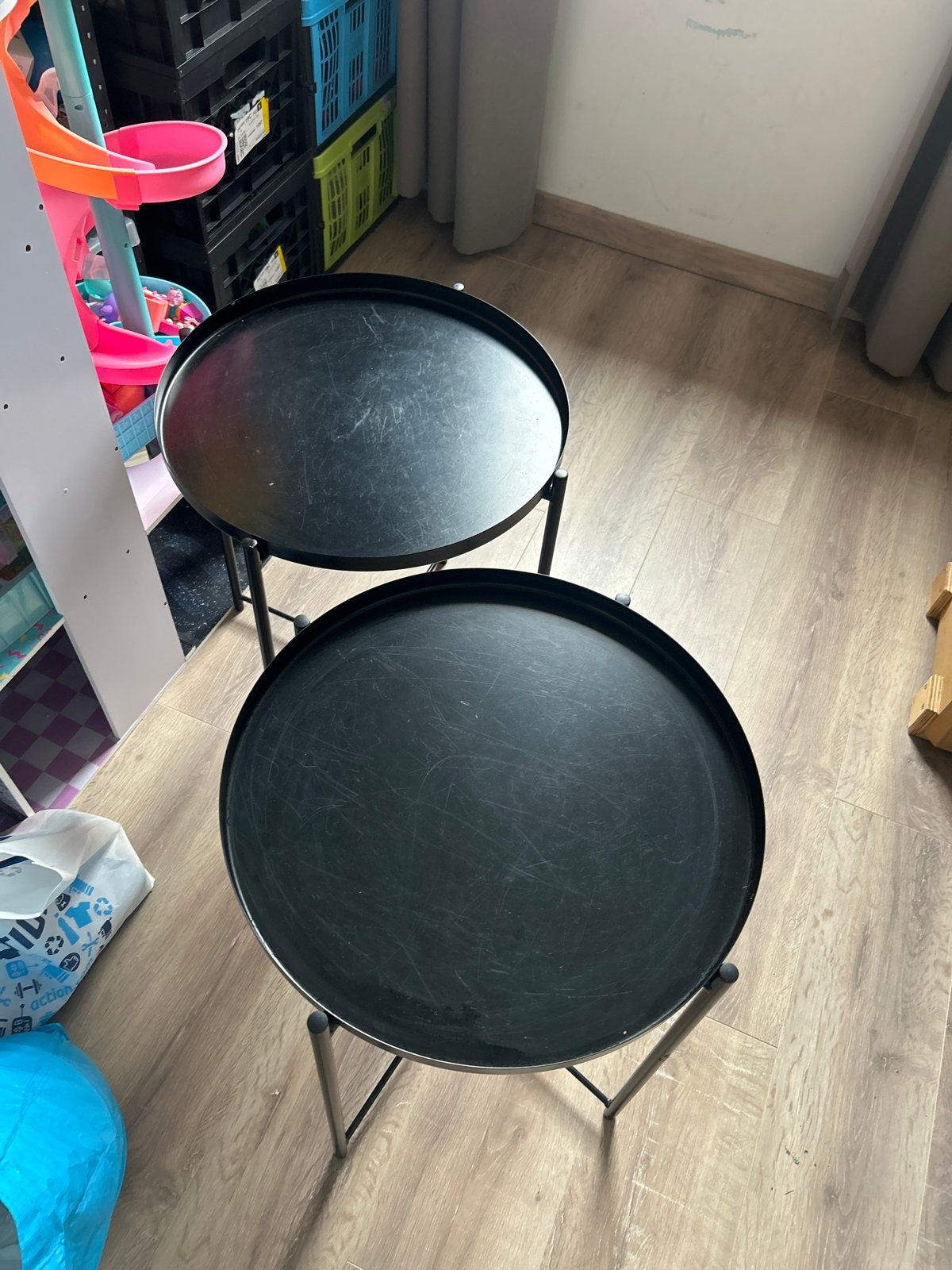 Set van 2 zwarte bijzettafels model GLADOM van IKEA, Minder dan 55 cm, Gebruikt, Metaal of Aluminium, Rond