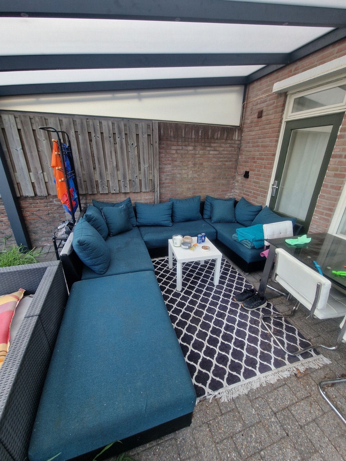 Alles Gratis: Bank, eettafel, kasten, buitenstoelen, fornuis, Ophalen