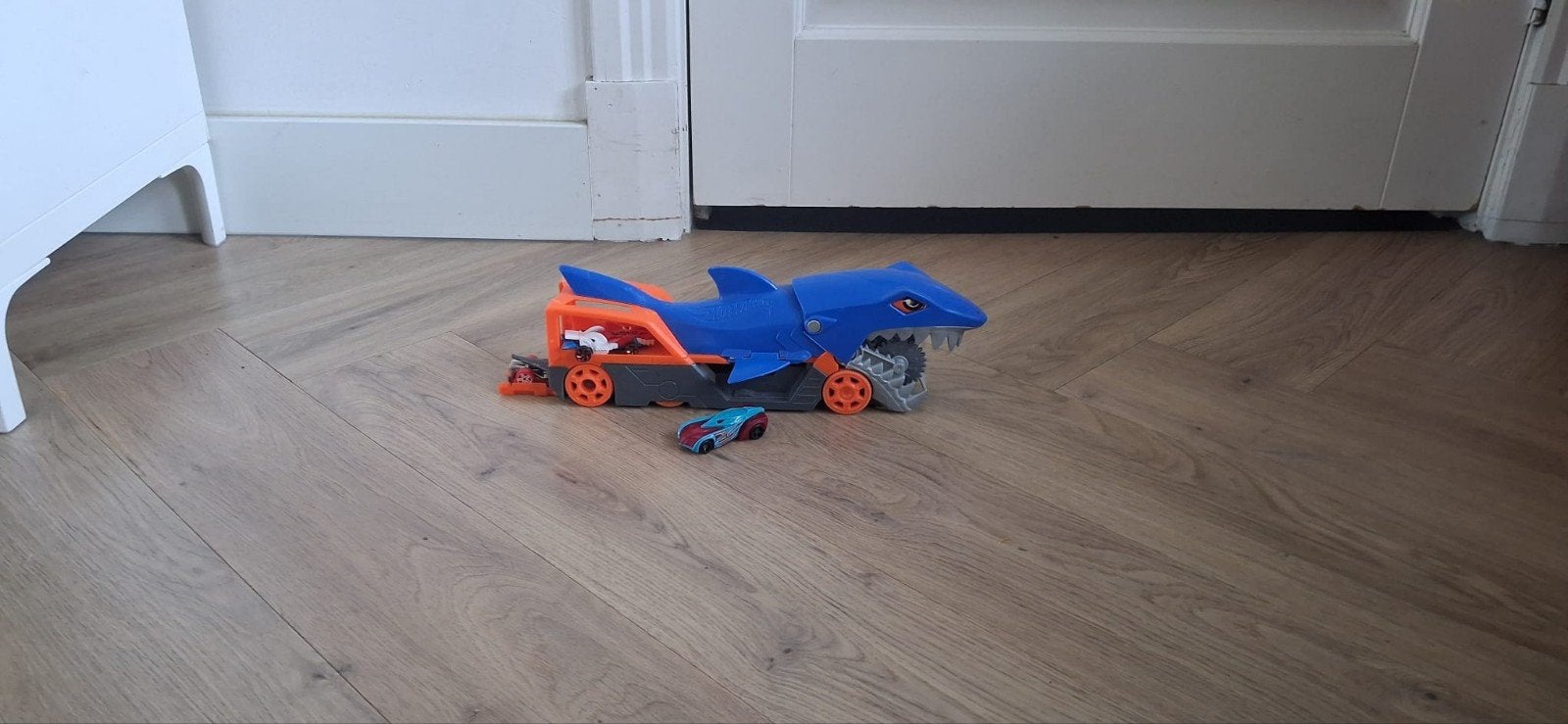 Hot Wheels Shark met 3 auto's - speelgoed, Ophalen, Gebruikt