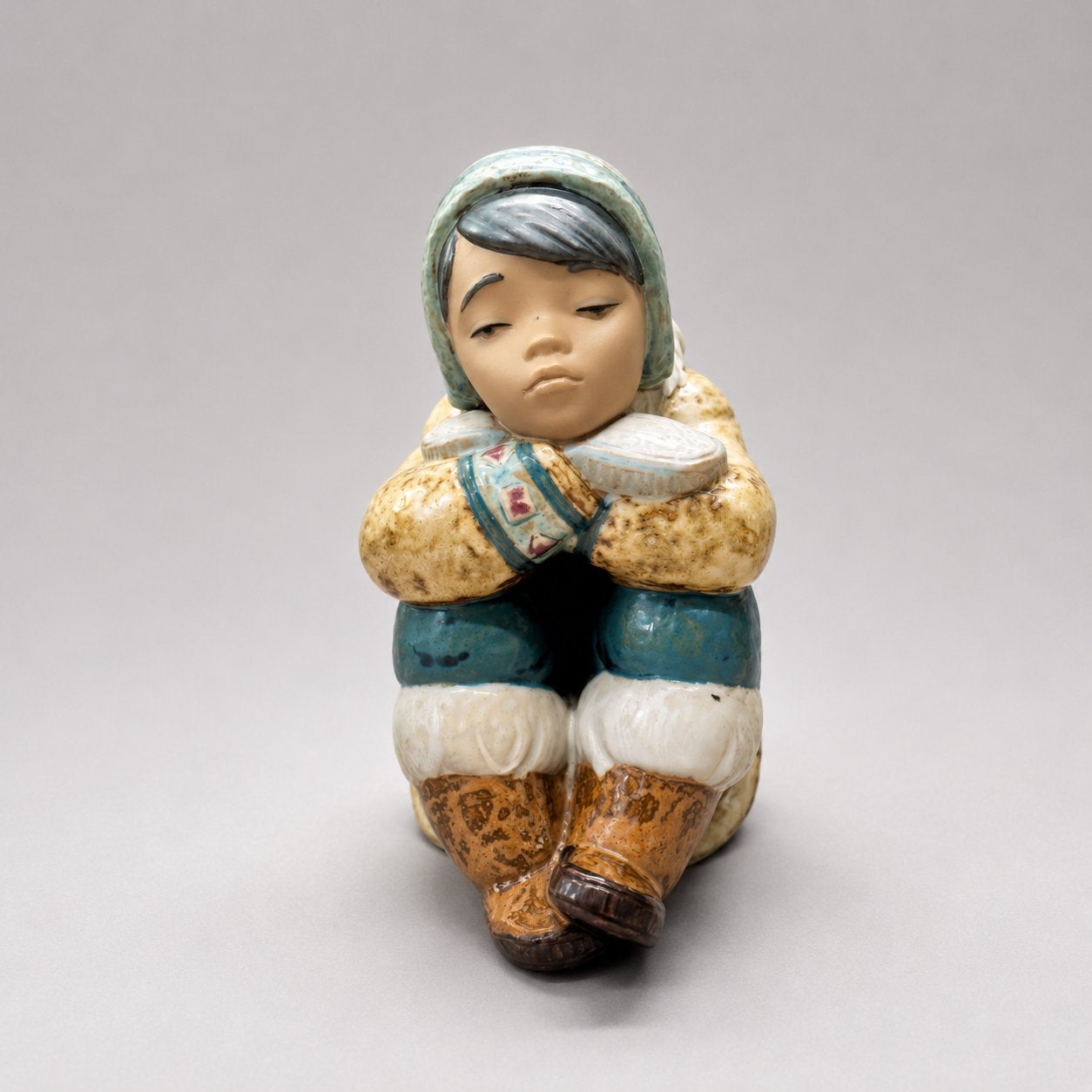 Lladró 2159 “Pensive Eskimo Boy” Retired Gres porselein, Verzamelen, Beelden en Beeldjes, Ophalen of Verzenden, Zo goed als nieuw