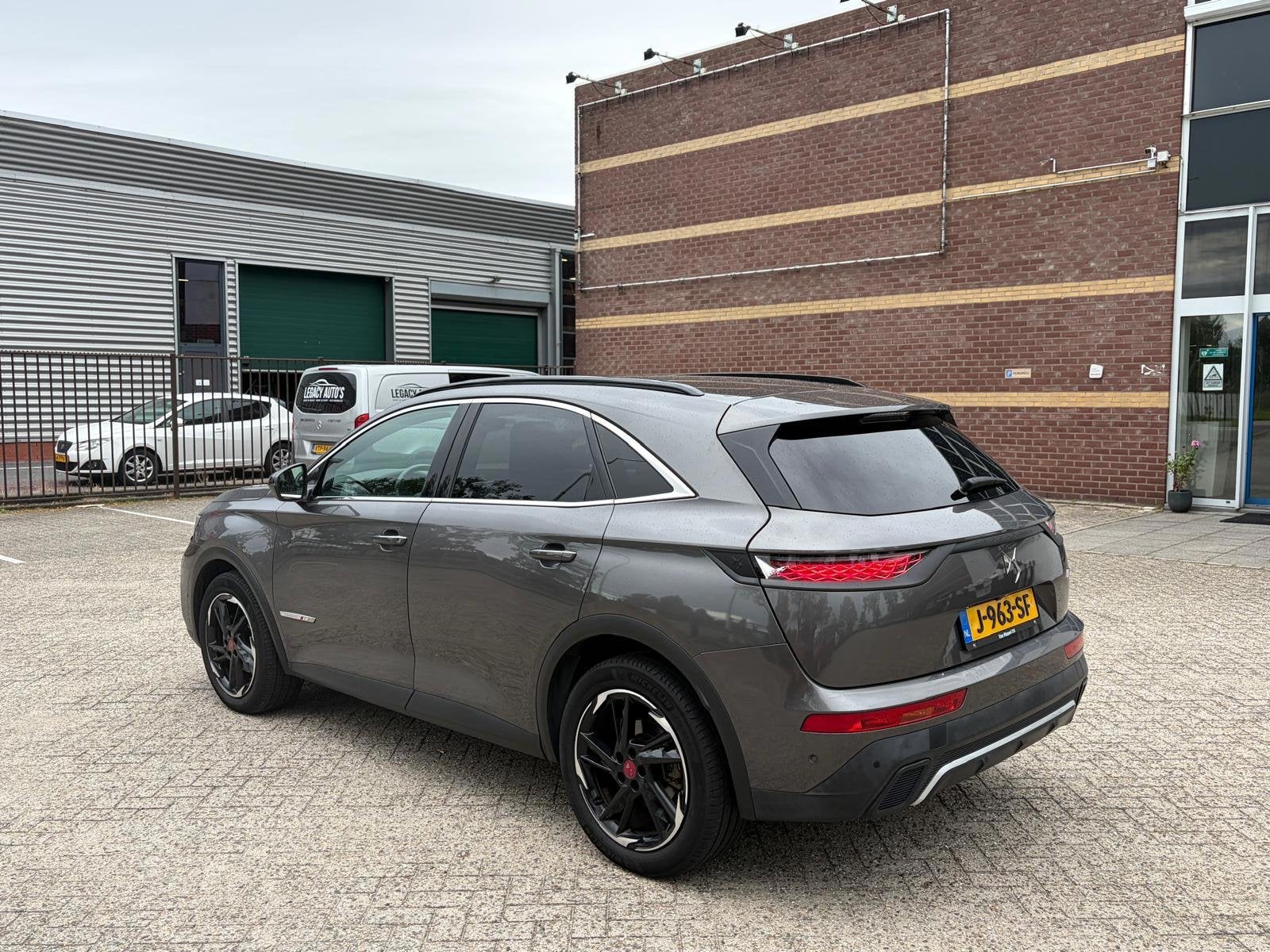 DS 7 Crossback 1.2 PureTech Executive - Vol opties - Distrib, Auto's, Dealer onderhouden, Gebruikt, 1199 cc, Leder en Stof