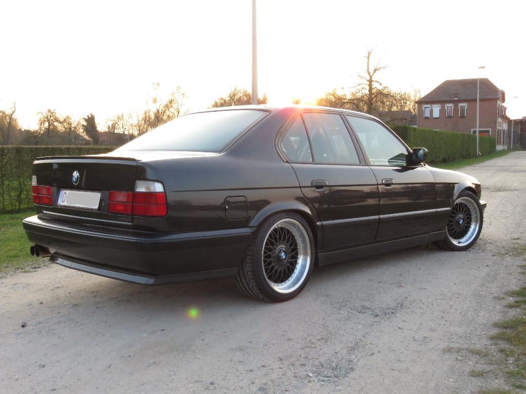 BMW M5, 370 pk, Achterwielaandrijving, Zwart, Alcantara