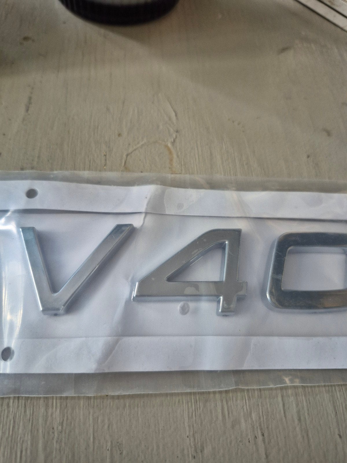Volvo V40 embleem - Nieuw in verpakking, Ophalen of Verzenden, Nieuw