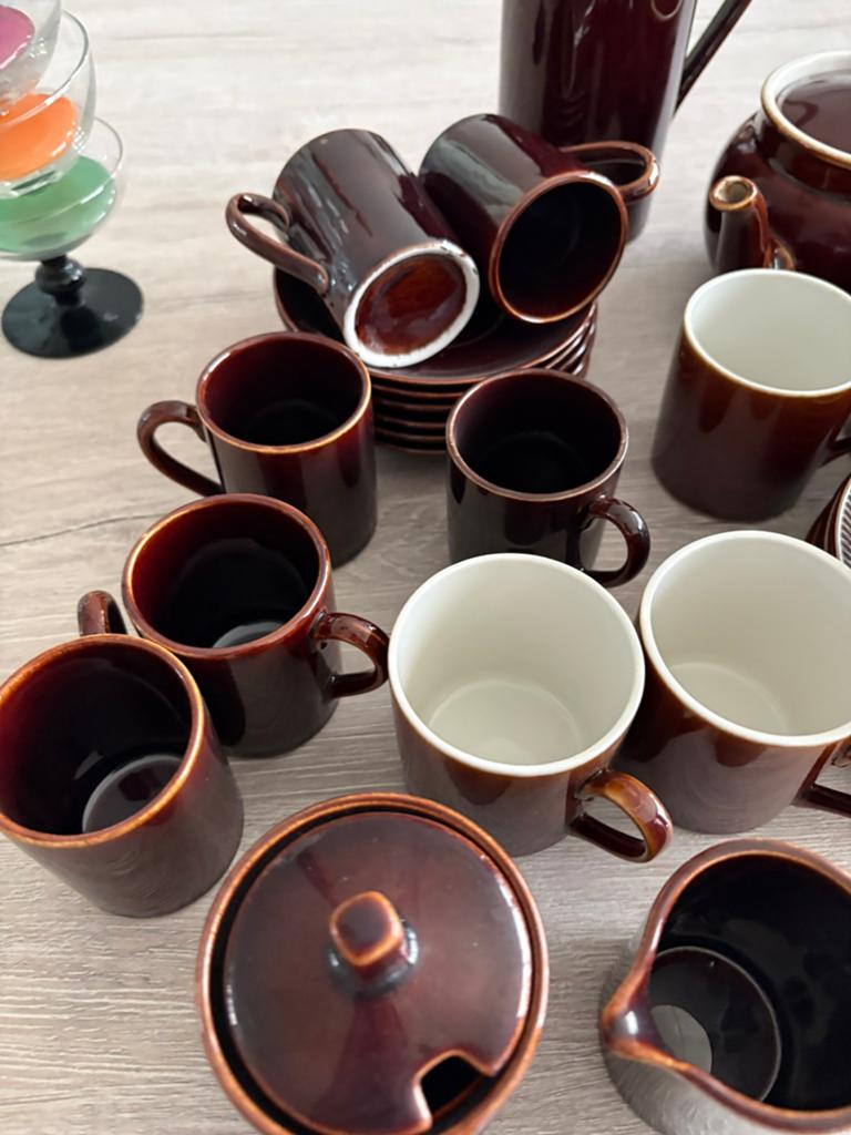Bruin servies met koffie en thee benodigdheden, Ophalen, Overige stijlen, Kop(pen) en/of Schotel(s)