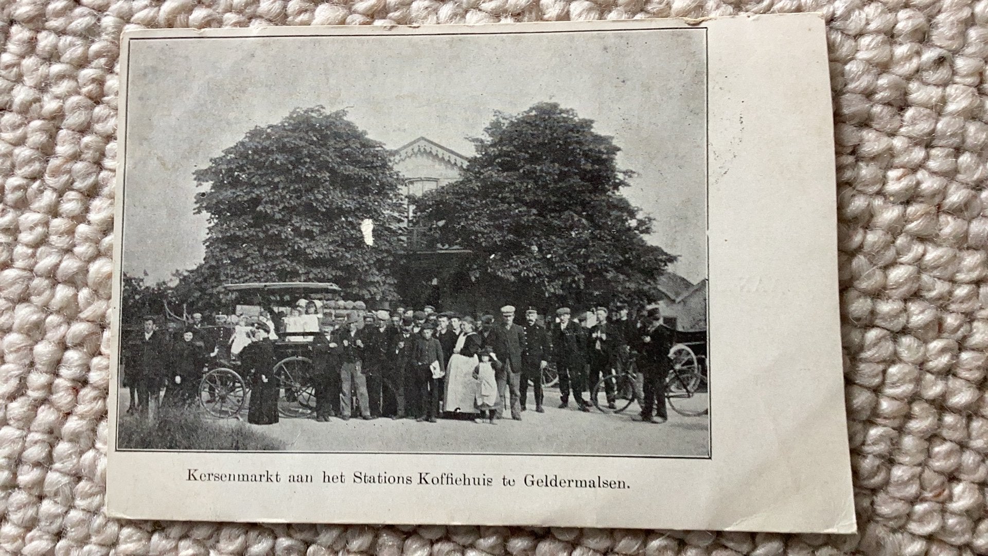 Ansichtkaart Geldermalsen Kersenmarkt Stations Koffiehuis, Ophalen of Verzenden, Voor 1920, Gelopen, Gelderland