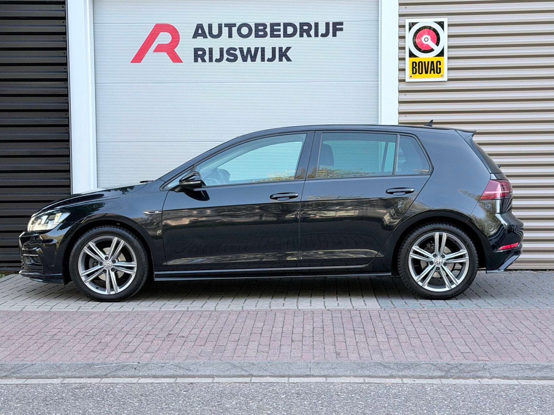 Volkswagen Golf 1.0 TSI R-Line Virtual/AppleCarPlay/Acc, Auto's, Voorwielaandrijving, Gebruikt, Euro 6, Automatische klimaatregeling