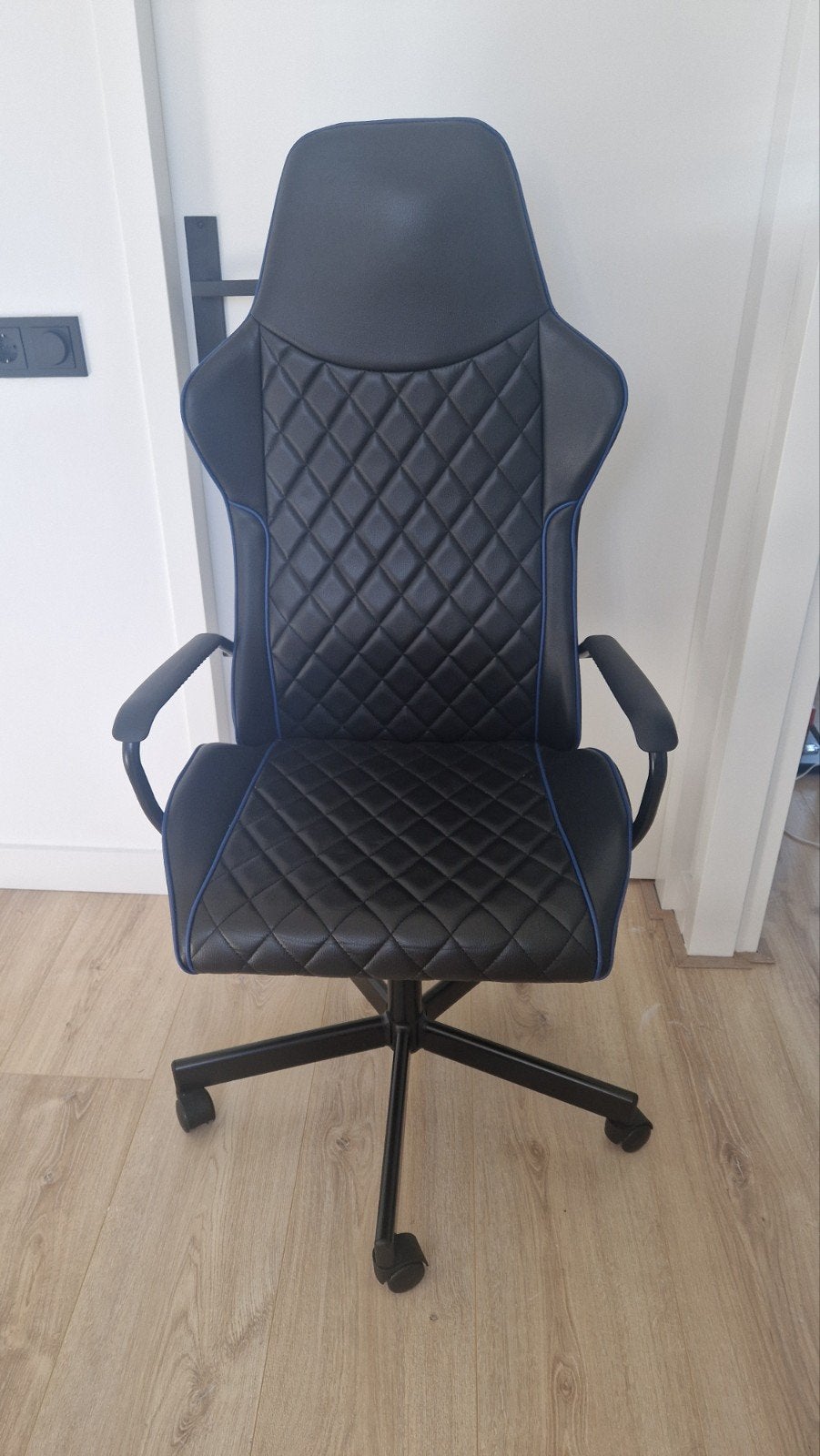 Ikea gaming stoel - Zwart met blauwe accenten, Ophalen, Gebruikt, Zwart, Gaming bureaustoel