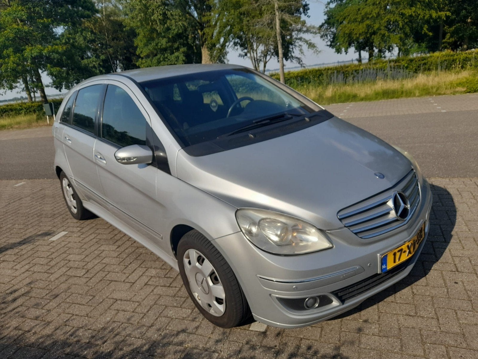 Mercedes-Benz B-Klasse 2.0 B200 5DRS 2007 Grijs, Voorwielaandrijving, 4 cilinders, Handgeschakeld, Grijs