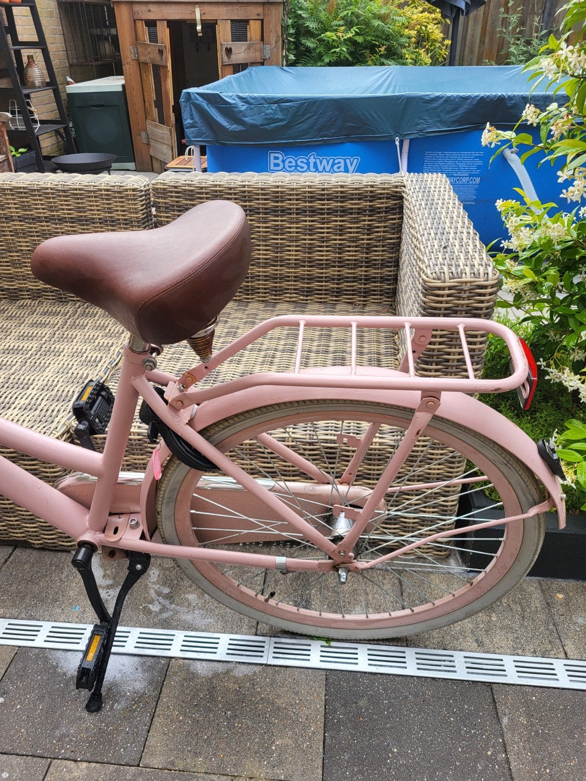 Meisjesfiets 26 inch - Roze met voordrager, Fietsen en Brommers, Fietsen | Meisjes, 26 inch of meer, Terugtraprem, Gebruikt, Ophalen of Verzenden