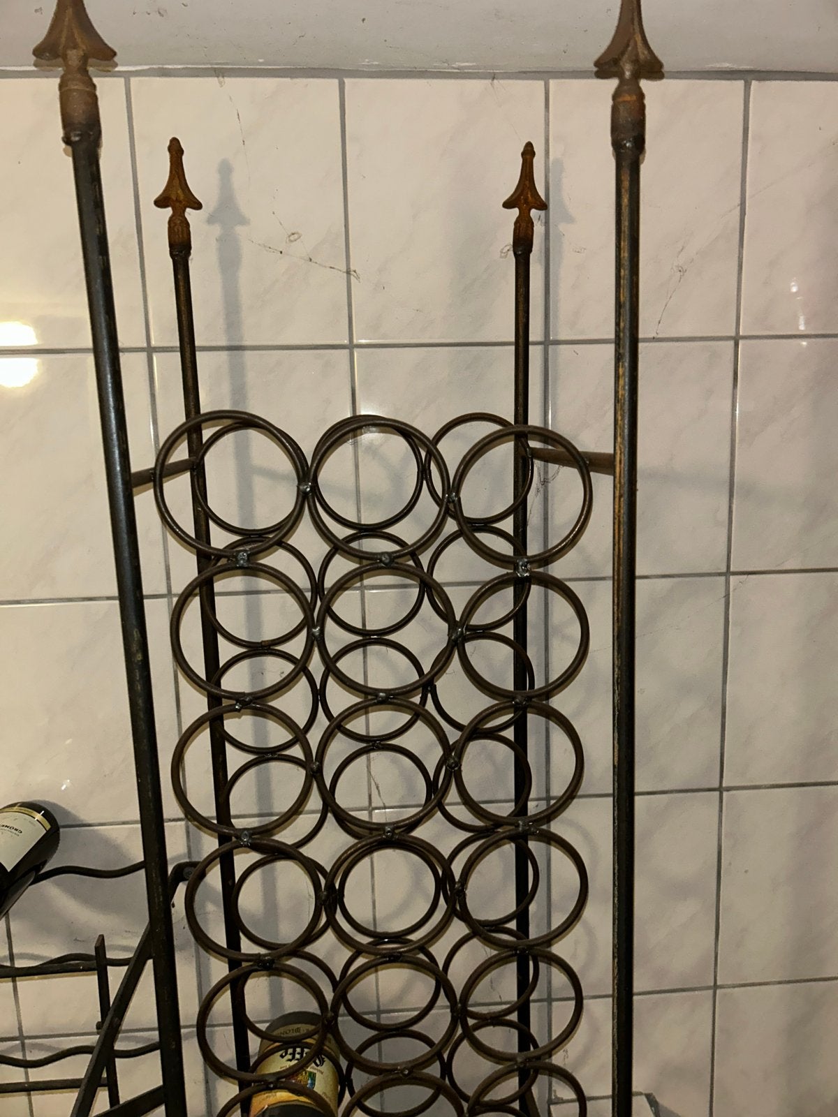 Mooi zwart metalen wijnrek voor 39 flessen - 167 cm hoog, Ophalen, Gebruikt, Metaal, 25 flessen of meer