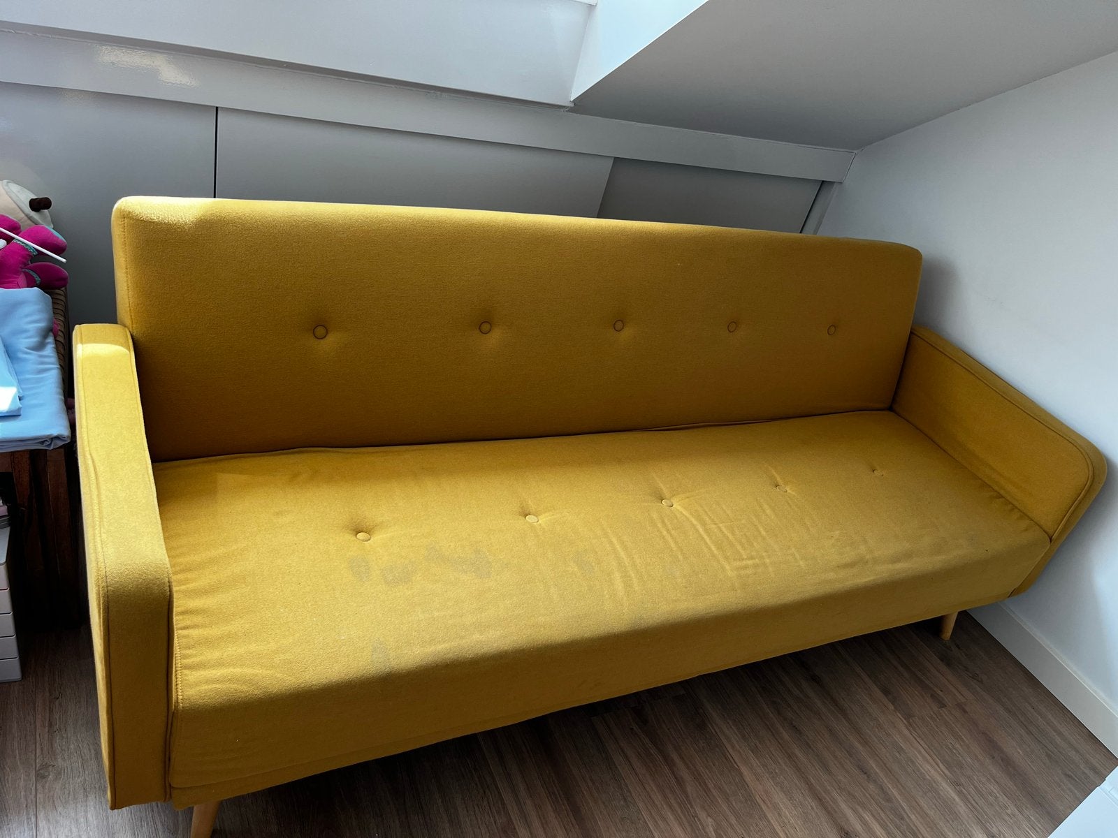 Gele slaapbank / driepersoonsbank, Huis en Inrichting, Banken | Bankstellen, Ophalen, Gebruikt, Tweepersoons, 75 tot 100 cm