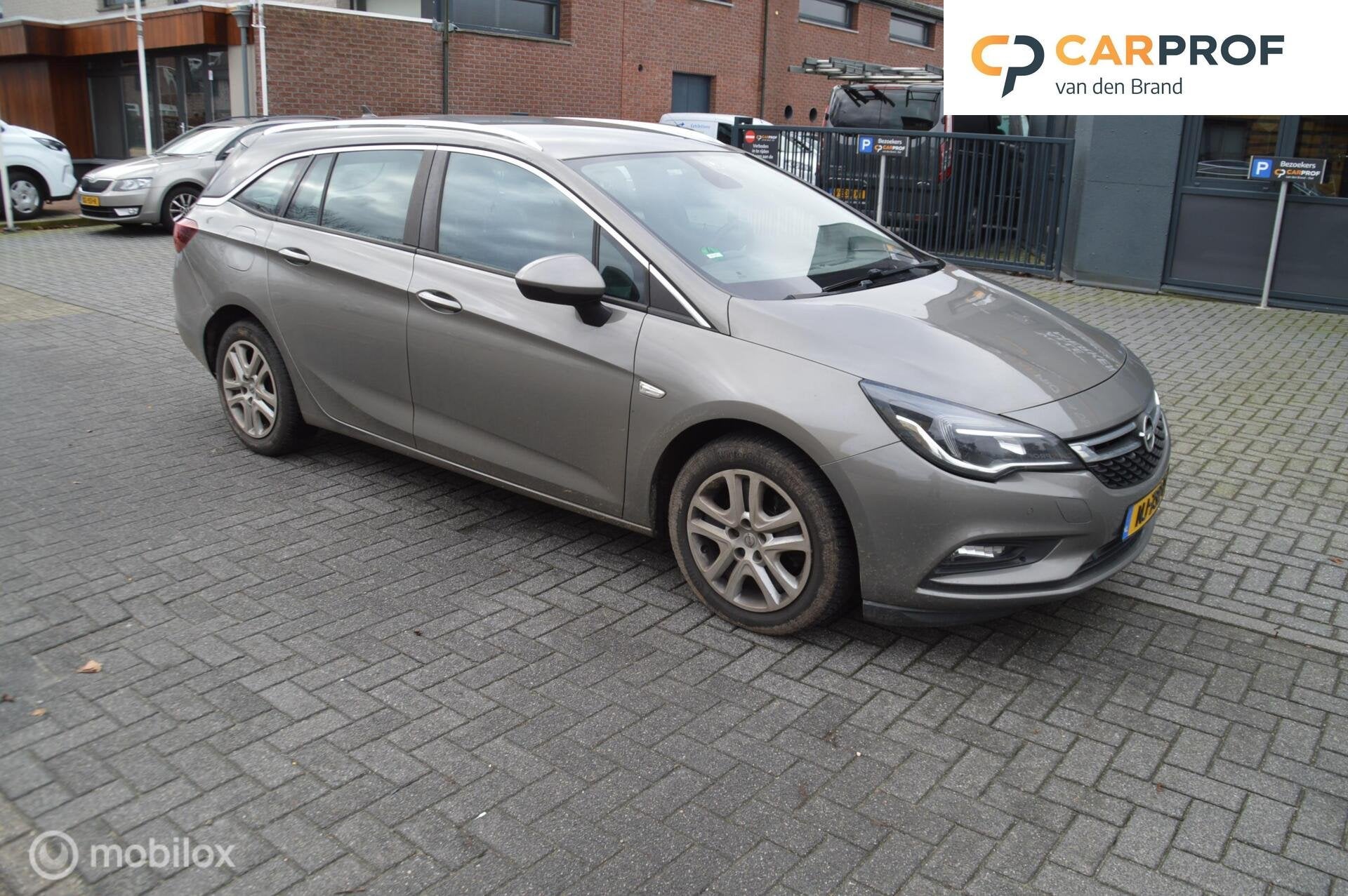 Opel Astra Sports Tourer 1.6 CDTI Business+ 1 jaar apk, Gebruikt, Euro 6, 4 cilinders, Bruin