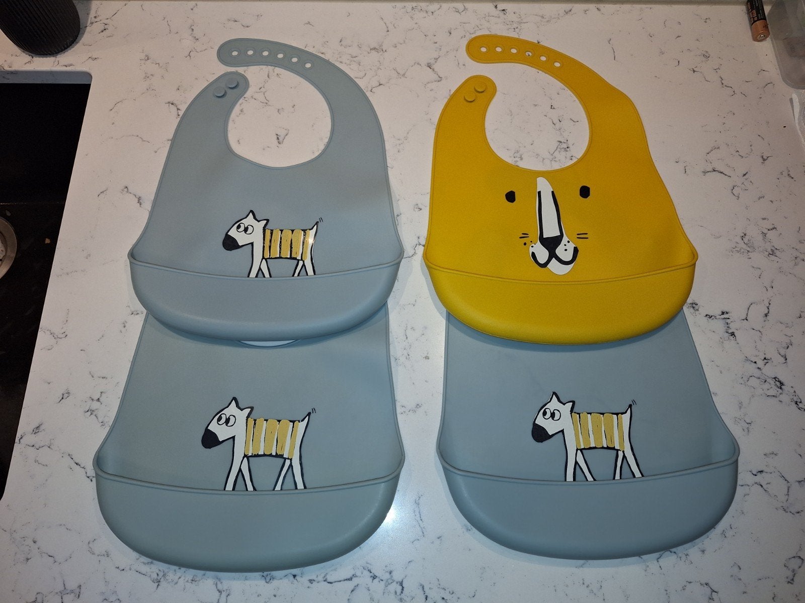 Leuke siliconen slabbetjes voor baby's - 4 stuks, Ophalen of Verzenden, Zo goed als nieuw