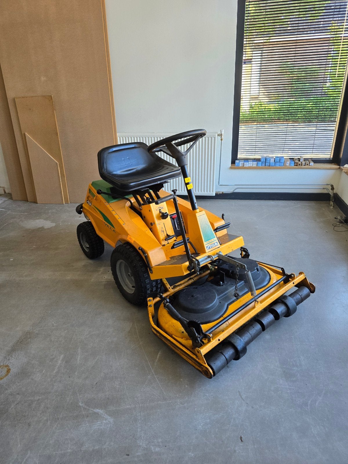 Stiga frontmaaier., Tuin en Terras, Zitmaaiers, Ophalen, Gebruikt, Versnellingen, 90 tot 120 cm