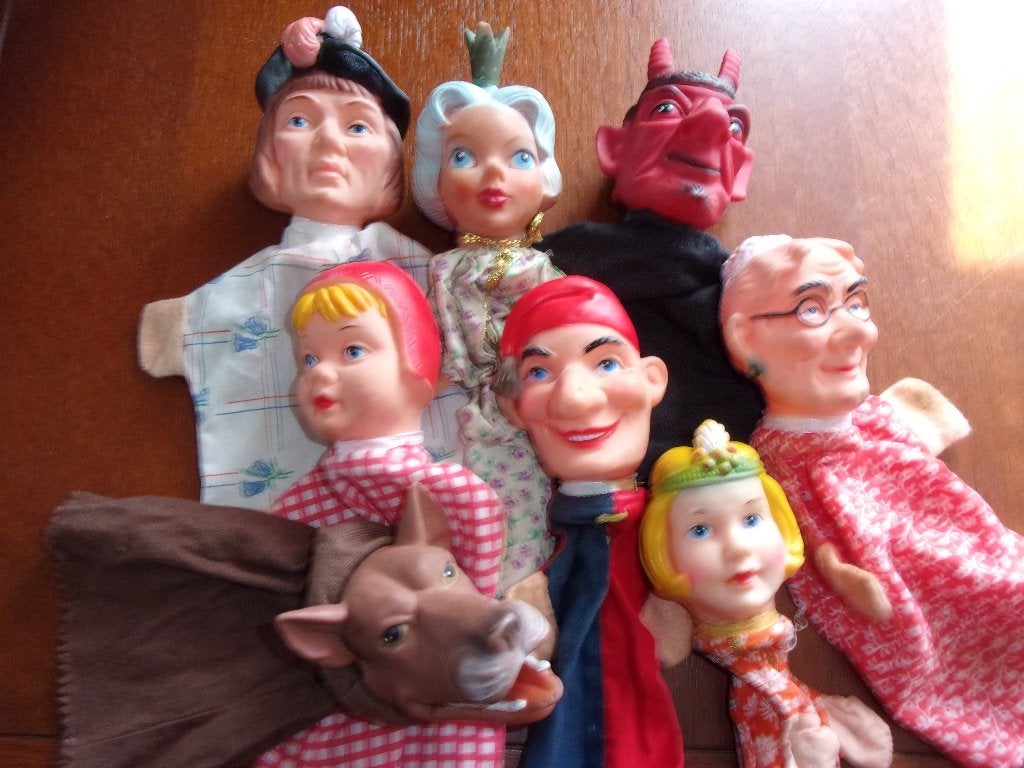 8 OUDE POPPENKASTPOPPEN (C), Ophalen of Verzenden