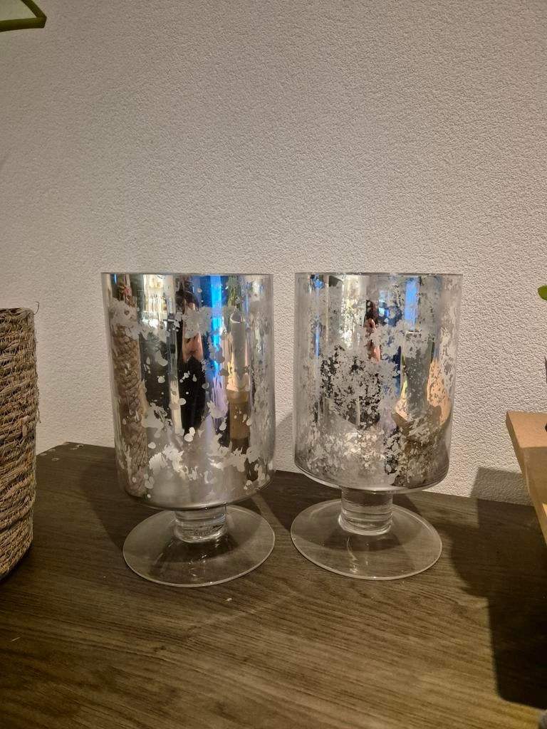 Set van 2 windlichten op voet met zilveren accenten, Ophalen, Overige materialen, Gebruikt, 25 tot 50 cm