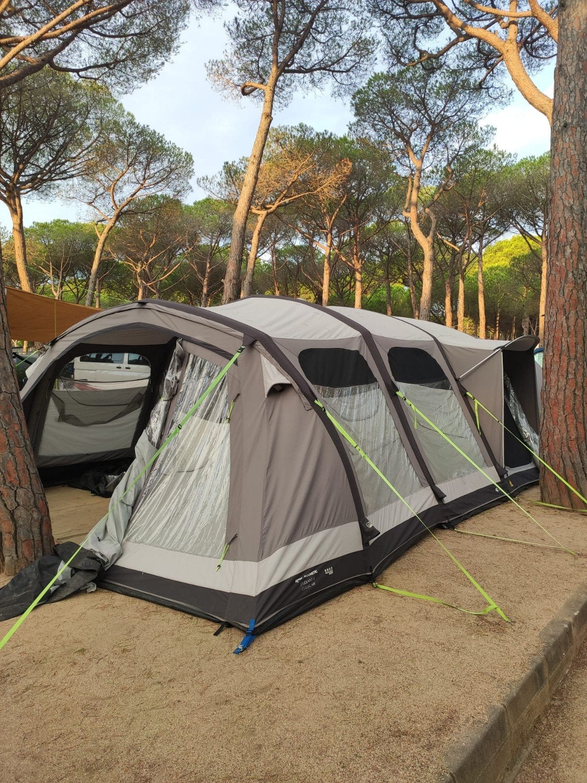 Kampa Studland 8 AIR opblaasbare familietent, Ophalen, Zo goed als nieuw, Meer dan 6