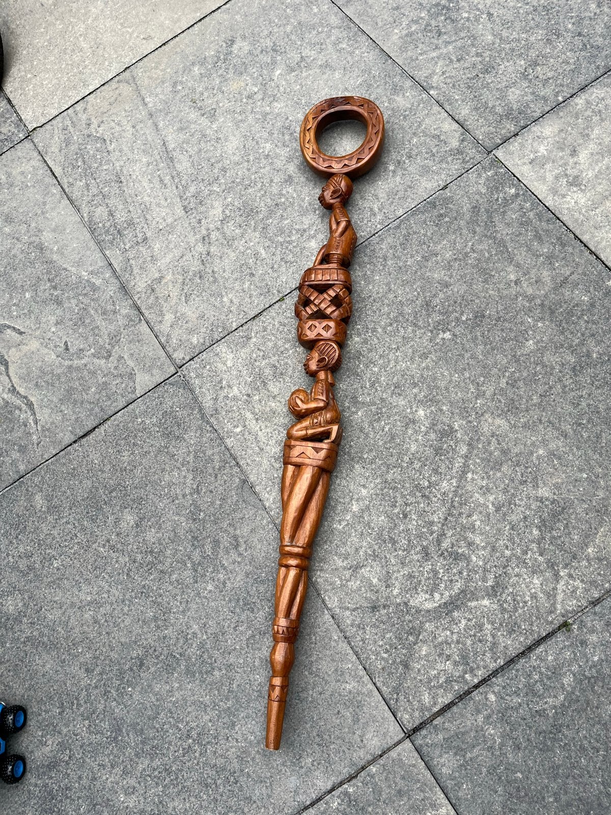 Afrikaanse houten staf met figuren, 97,5 cm, Bruin, Afrika, Handgemaakt, Ophalen of Verzenden