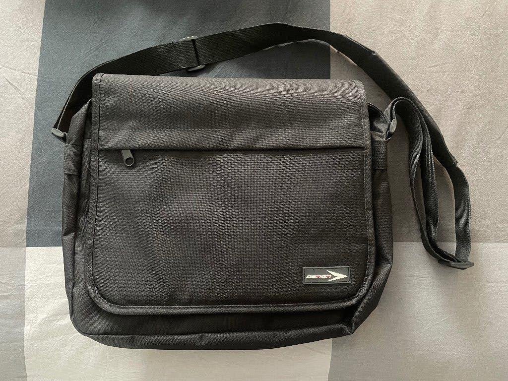 Zwarte laptoptas met schouderband, 15 inch, Nieuw, Gevoerd laptopvak, Ophalen of Verzenden
