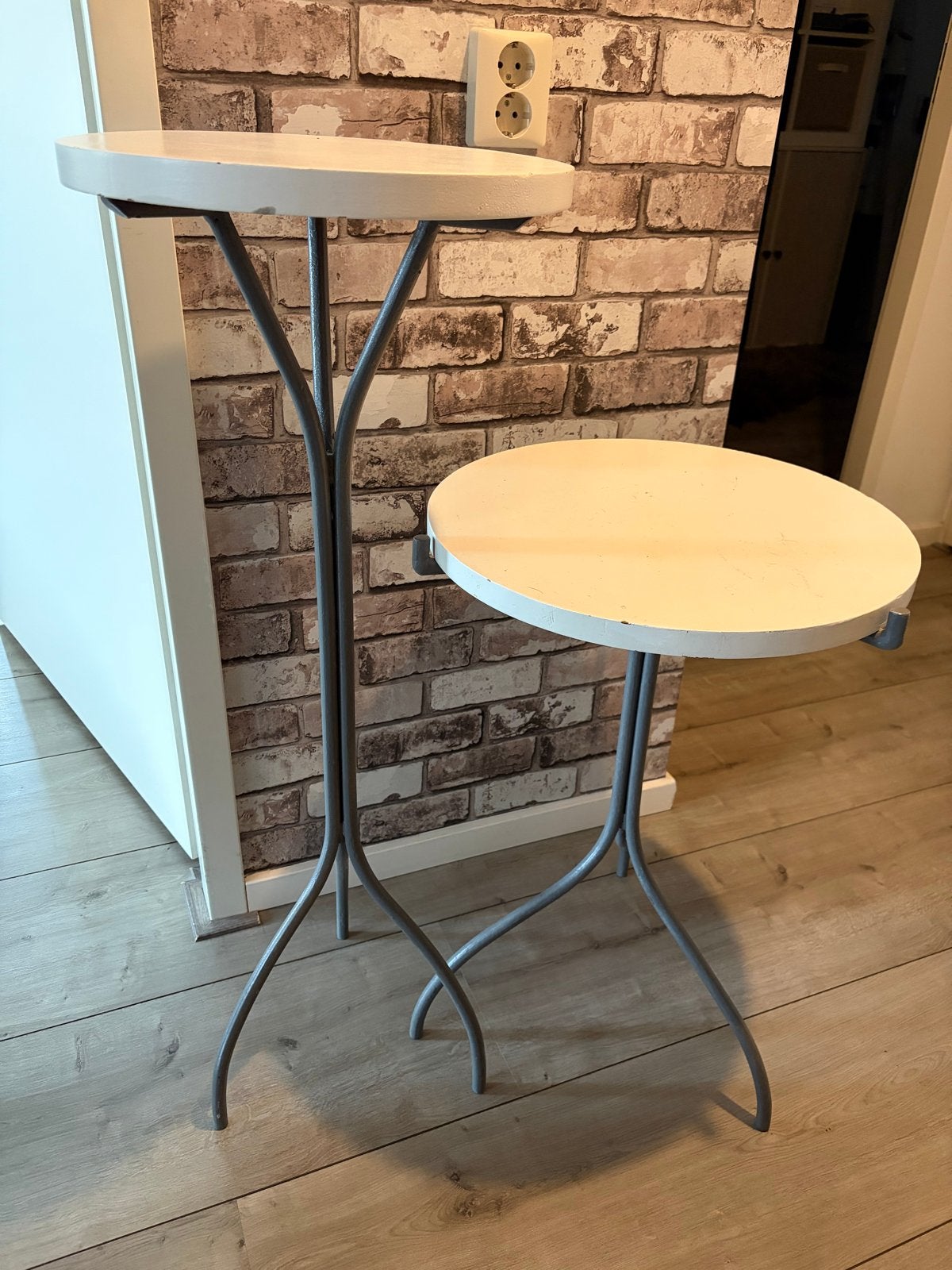 Set van 2 bijzettafels/plantentafels, wit met metaal, Huis en Inrichting, Ophalen, Minder dan 55 cm, Gebruikt, Metaal of Aluminium