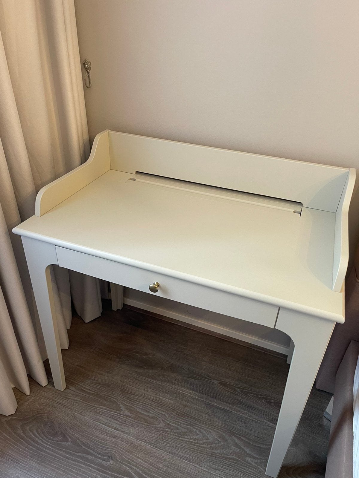Mooie Ikea Lommarp bureau/toilettafel/hobbytafel te koop, Ophalen of Verzenden, Zo goed als nieuw