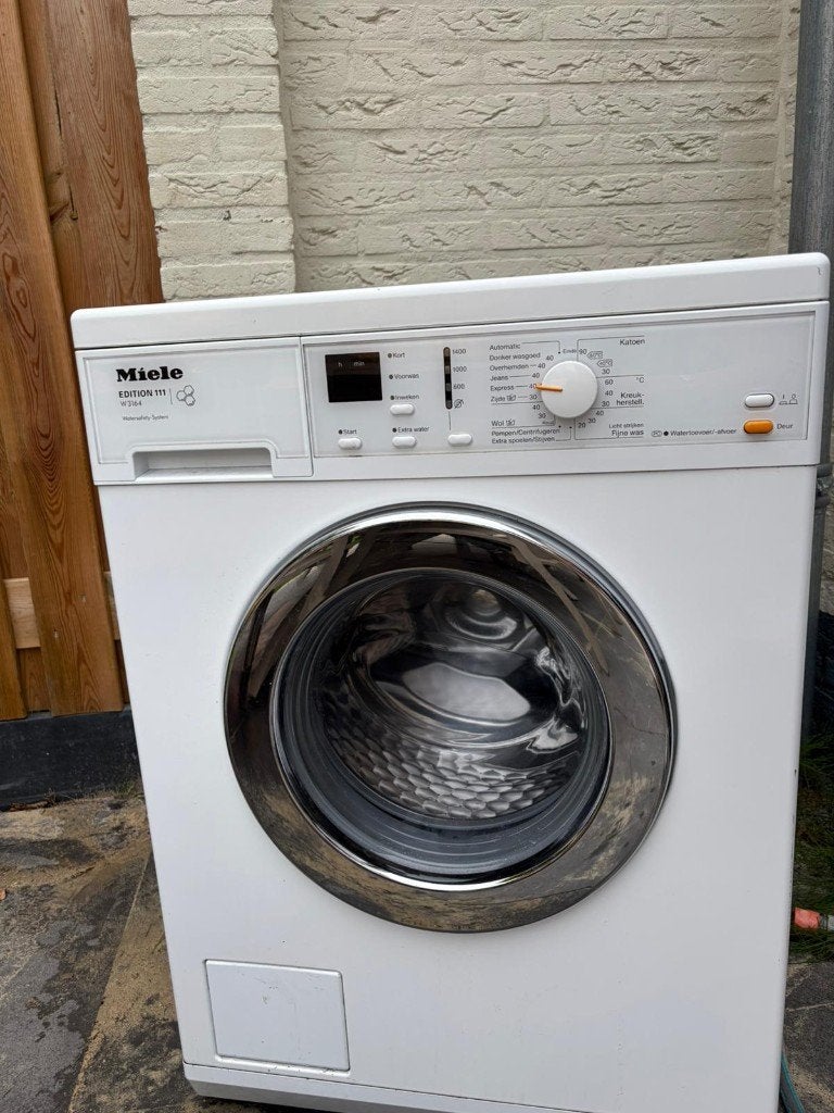 Foto 3 van Miele voorlader wasmachine - goed werkend