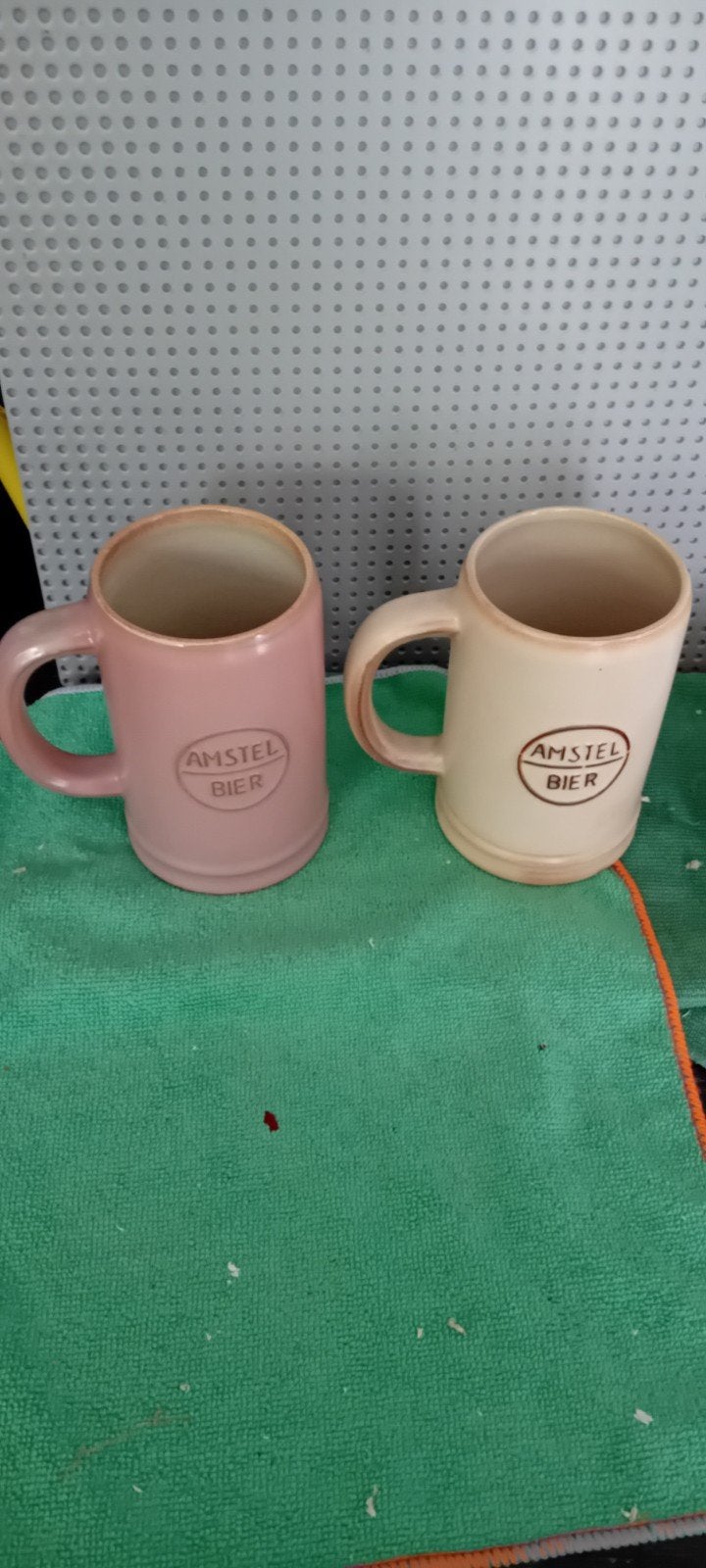 AMSTEL BIER. 2 vintage stenen bierpullen jaren '50, Verzamelen, Ophalen of Verzenden, Amstel