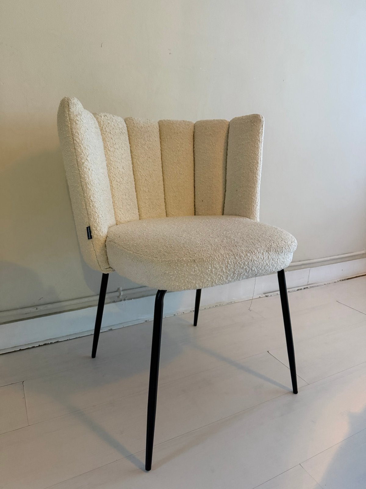 2 Kave Home stoelen in teddy stof - Zo goed als nieuw, Huis en Inrichting, Overige kleuren, Ophalen of Verzenden, Zo goed als nieuw