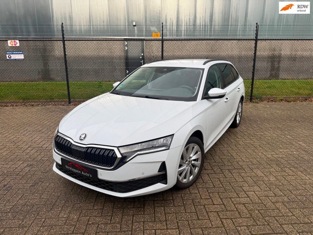 Skoda Octavia 1.5 TSI 150PK Business Edition Plus, Stof, Gebruikt, Zwart, 4 cilinders
