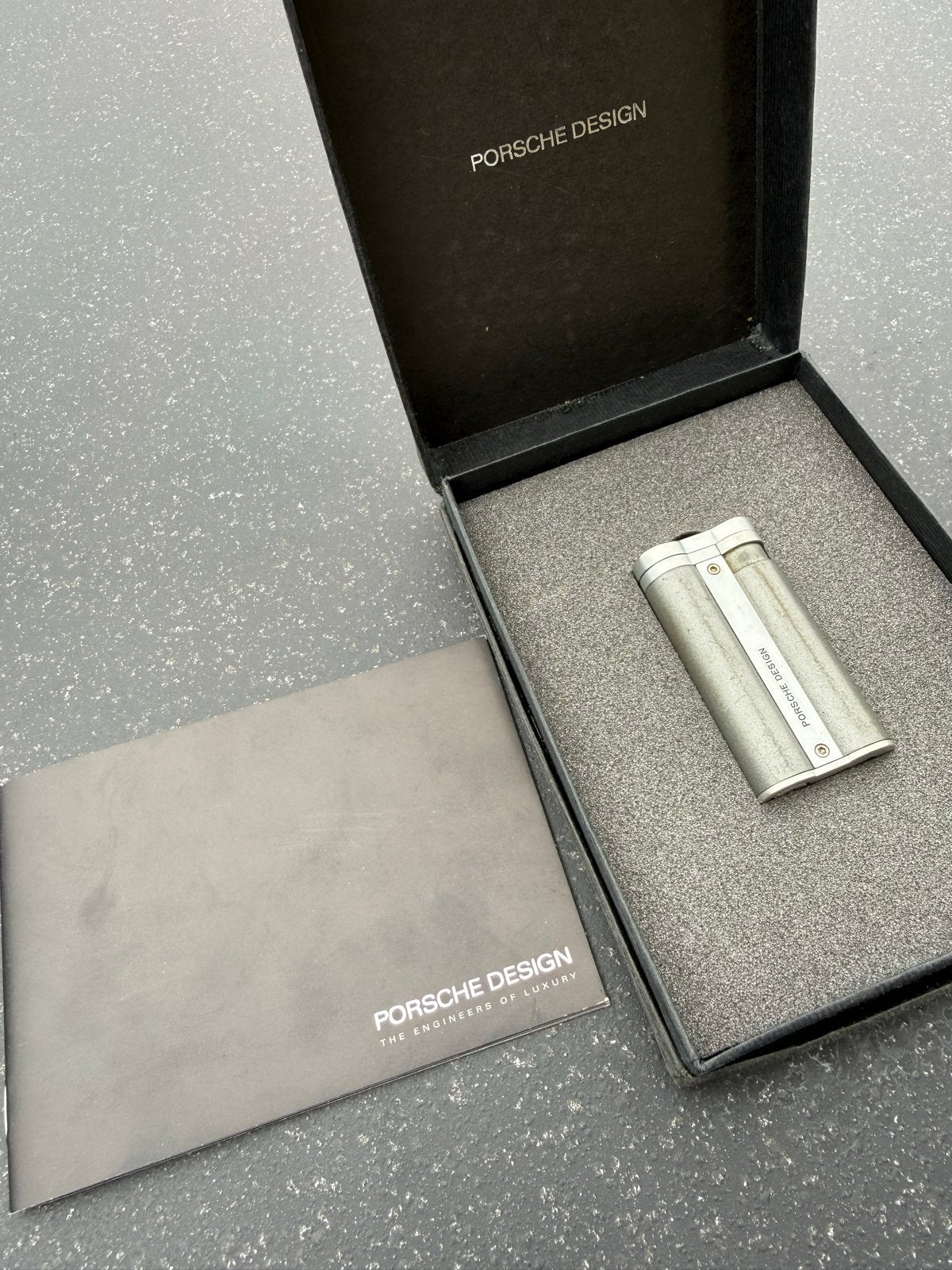 Porsche Design Aansteker - Gebruikt, Leeg, Mooi Design, Verzamelen, Rookartikelen, Aanstekers en Luciferdoosjes, Gebruikt, Aansteker