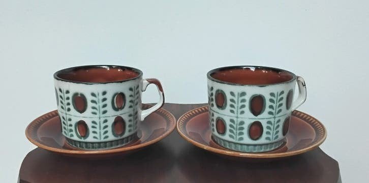 Twee vintage kop en schotels Boch Noix, Gebruikt, Ophalen of Verzenden, Overige stijlen, Kop(pen) en/of Schotel(s)