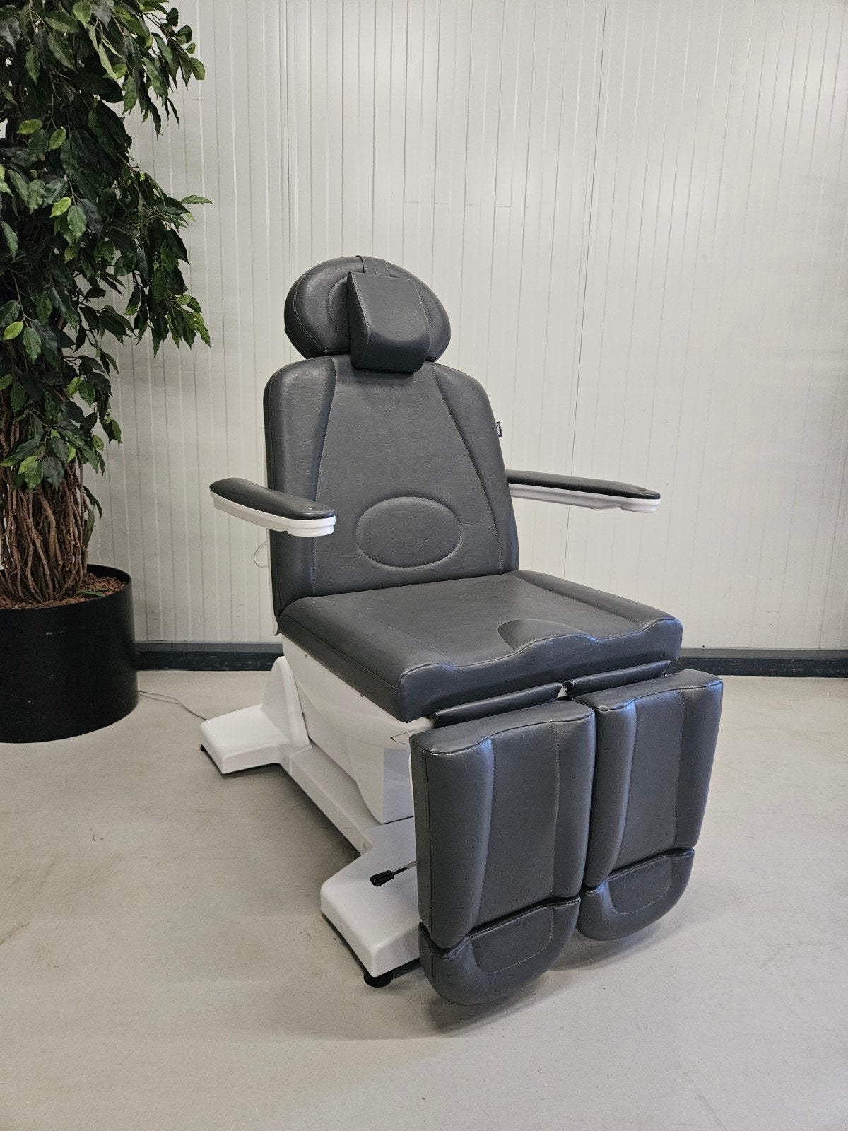 Gharieni pedicure stoel behandelstoel elektrisch nieuwstaat, Ophalen of Verzenden, Zo goed als nieuw, Massagestoel of Kussen