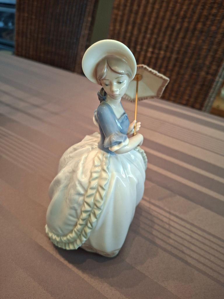 beeldje van Nao by Lladro, Ophalen, Zo goed als nieuw, Mens