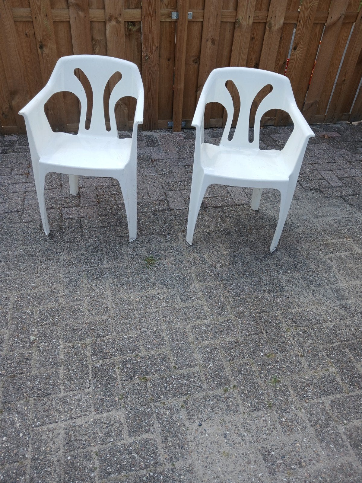 Gratis 2 kuipstoelen, Ophalen of Verzenden, Gebruikt, Kunststof