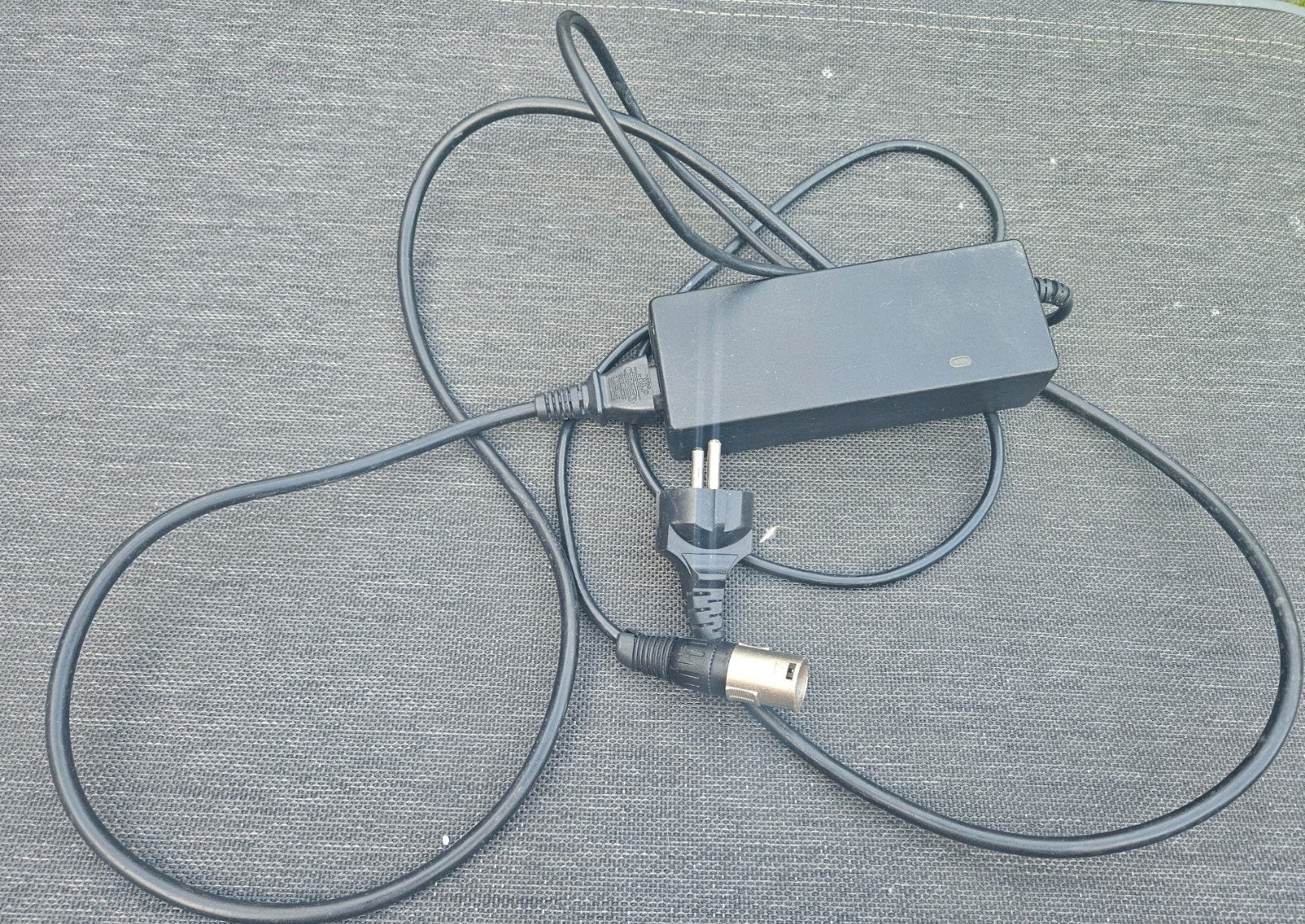 Batavus sparta koga oplader 4 pins voor ION PMU3 accu's, Fietsen en Brommers, Fietsonderdelen, Ophalen of Verzenden, Zo goed als nieuw