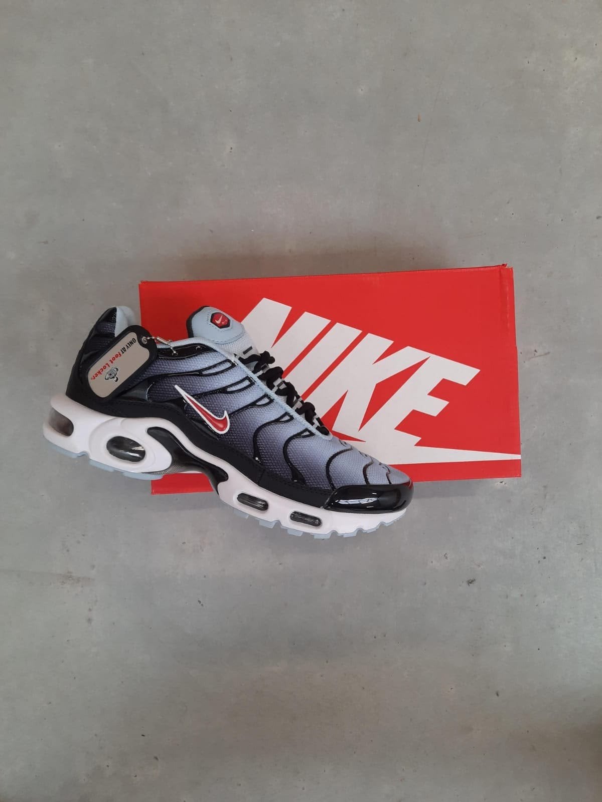 partij merkkleding 100 paar nike Airmax 2250€!!, Kleding | Heren, Schoenen, Ophalen, Nieuw, Zwart