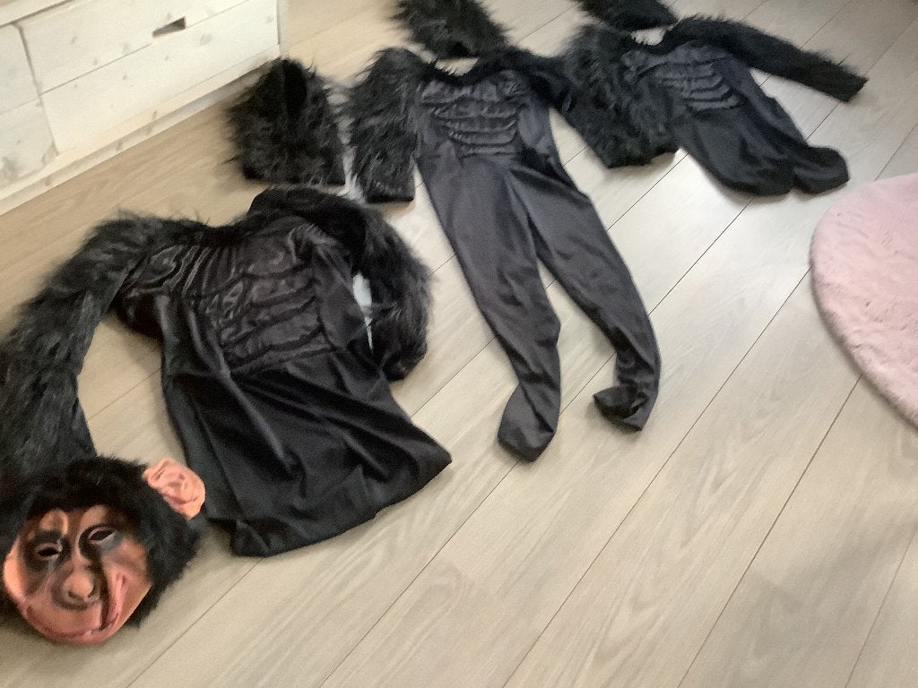 9 Apenpakken (gorilla) diverse maten, Ophalen of Verzenden, Gebruikt, Feestartikel, Carnaval