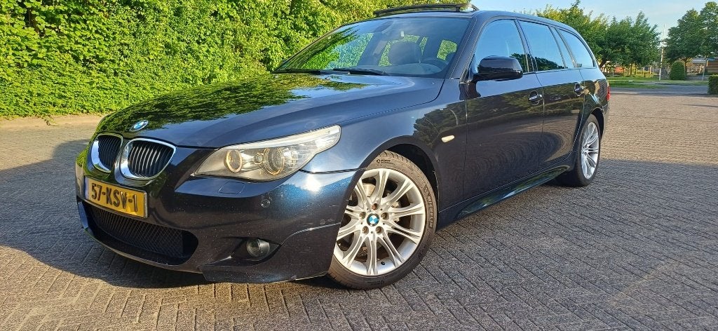 BMW 520i Touring M Pakket Pano NAP Goed onderhouden NL auto, Automaat, Achterwielaandrijving, Zwart, 4 cilinders