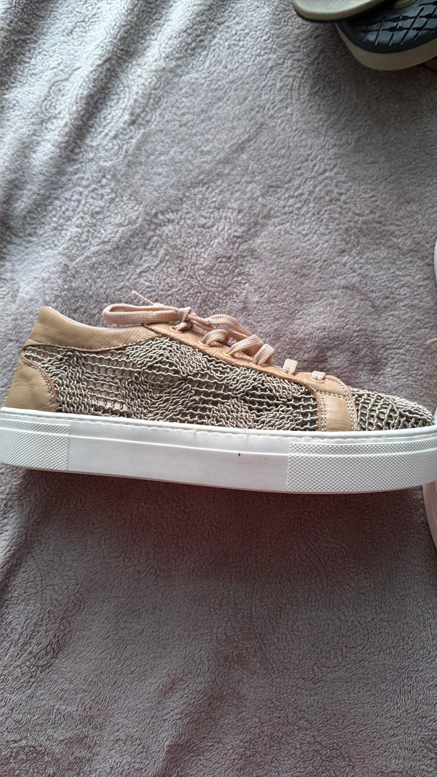 RDA sneakers zgn 1x in huis 149,95 normaal beige, Kleding | Dames, Ophalen of Verzenden, Nieuw, Sneakers of Gympen