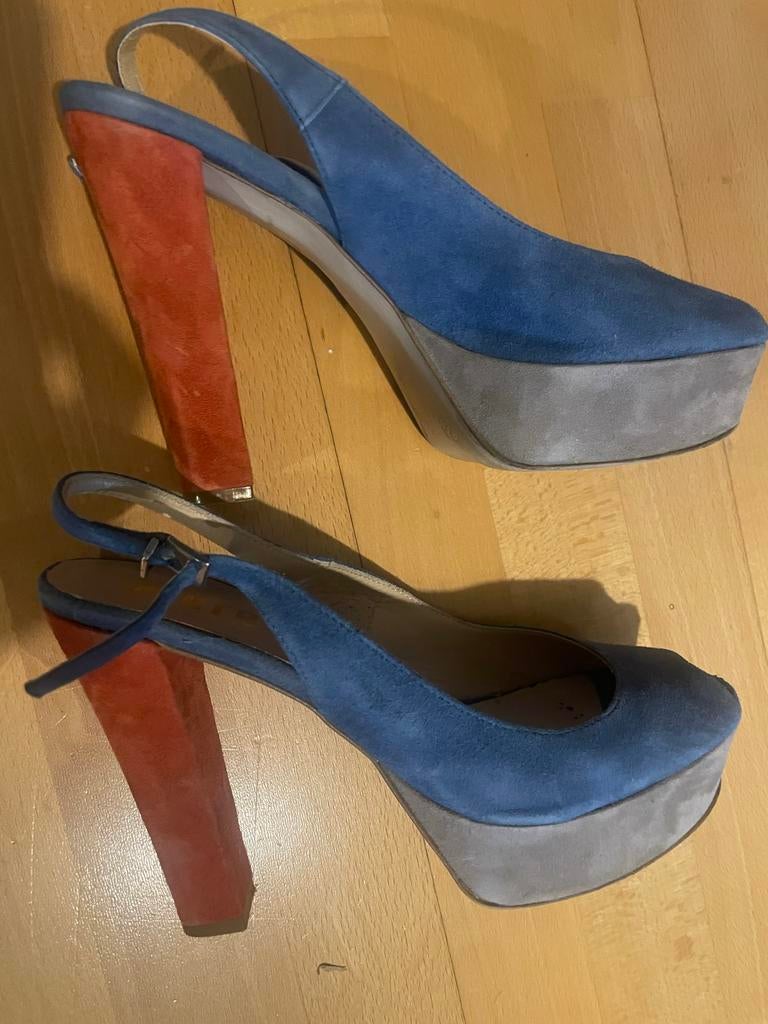 Piure suède slingback pumps met plateauzool maat 40, Kleding | Dames, Schoenen, Ophalen of Verzenden, Gedragen, Blauw, Pumps