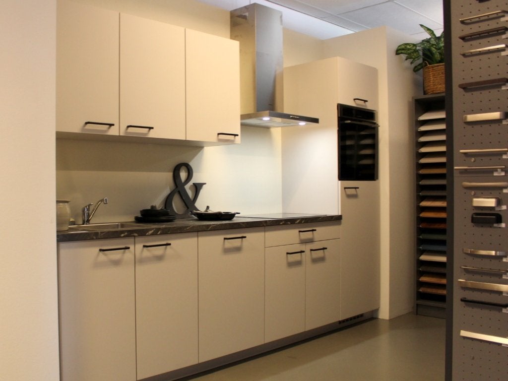 BP113 Moderne rechte keuken met Inventum apparatuur, Huis en Inrichting, Ophalen, Waldstraße 53-57, 33415 Verl  Duitsland, Nobilia-Werke J. Stickling GmbH & Co. KG
