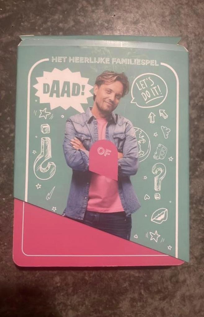 Praat & Daad: Familiespel, Ophalen of Verzenden, Zo goed als nieuw