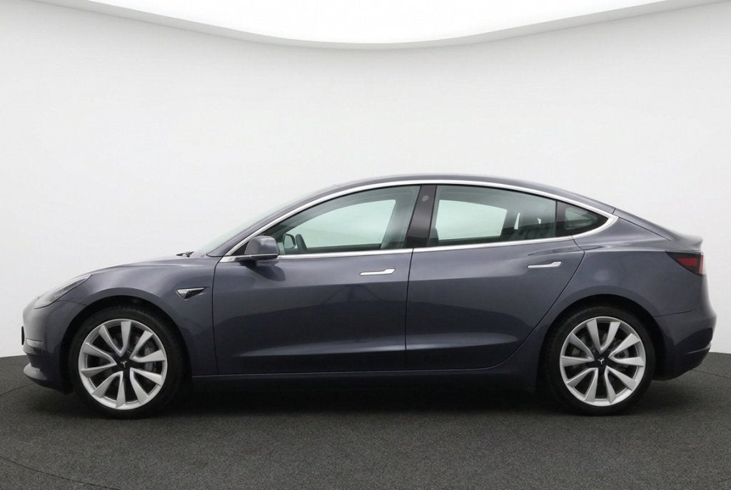 Tesla Model 3 Long Range AWD 75kWh Trekhaak | Pano | Autopil, Auto's, Automaat, 0 cilinders, Zwart, Leder