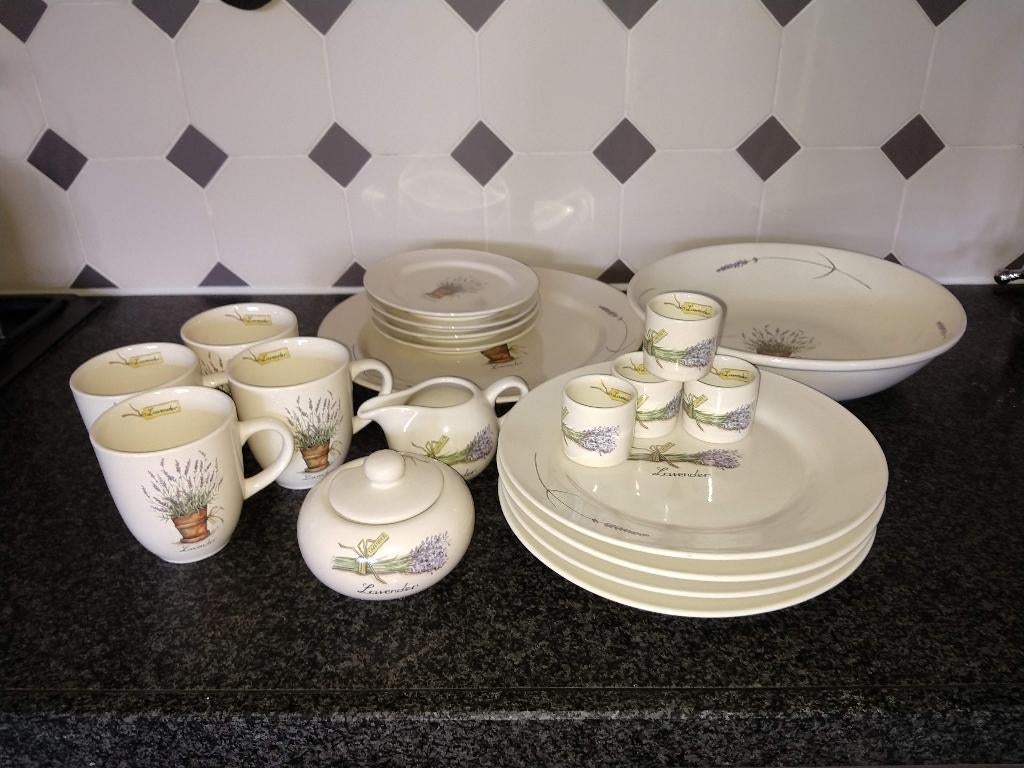 Jet servies lavendel, Ophalen of Verzenden, Zo goed als nieuw, Overige stijlen, Aardewerk