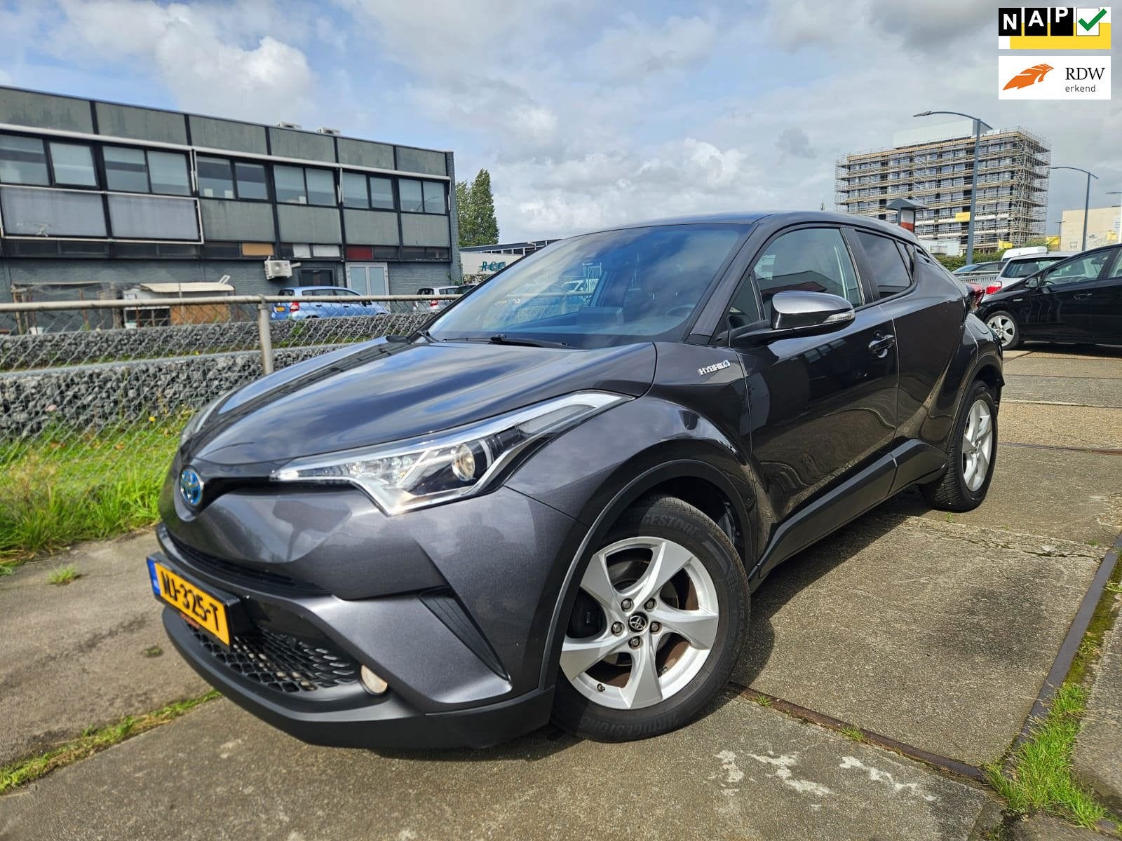Toyota C-HR 1.8 Hybrid Dynamic GARANTIE, Euro 6, 4 cilinders, Hybride Elektrisch/Benzine, SUV of Terreinwagen